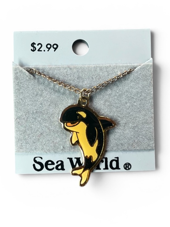SeaWorld Jewelry - VTG SeaWorld 80s 90s Shamu Orca Pendant Souvenir Necklace Gold
